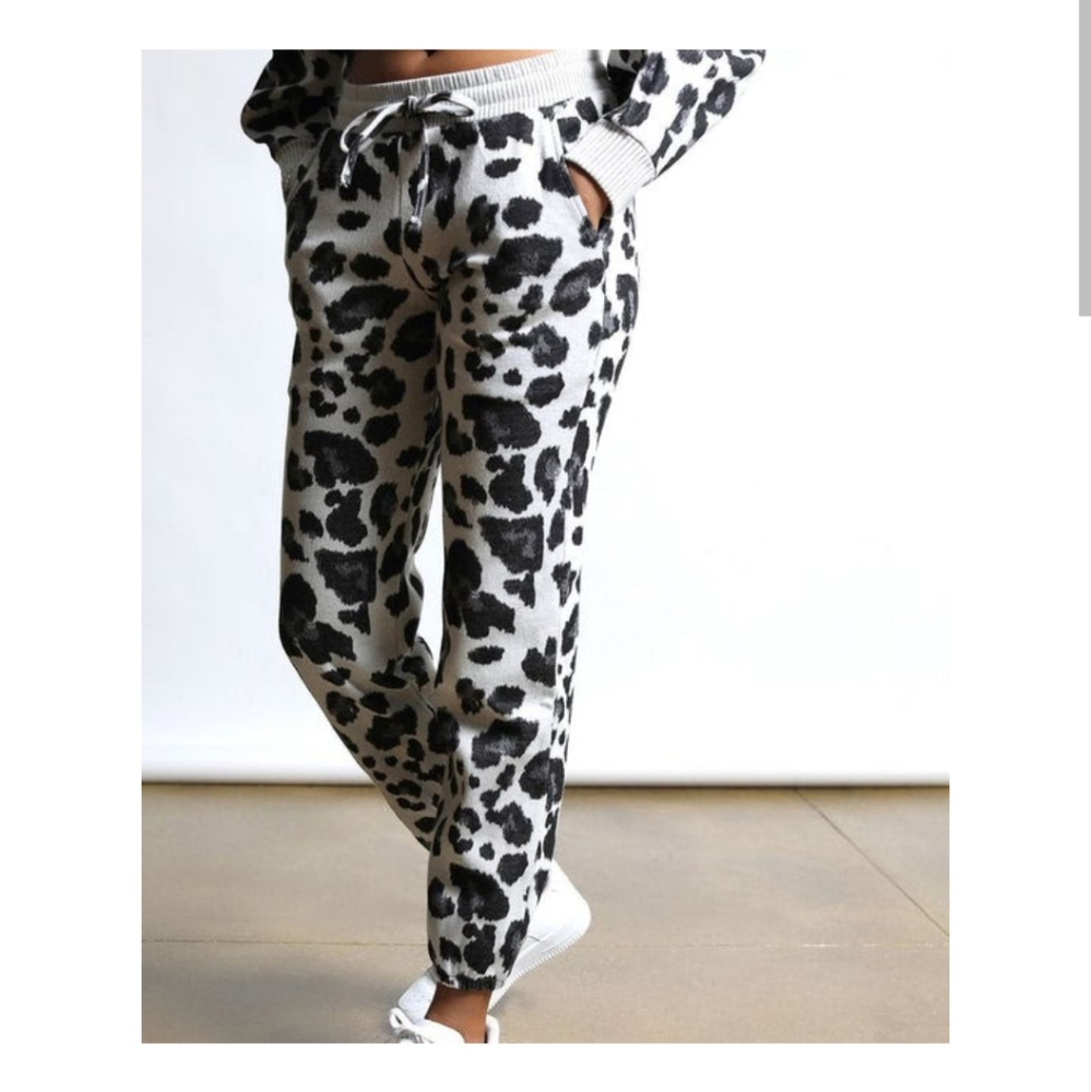 NWT Twenty Montreal Leopard Hyper Reality Knit Sweatpants size xs